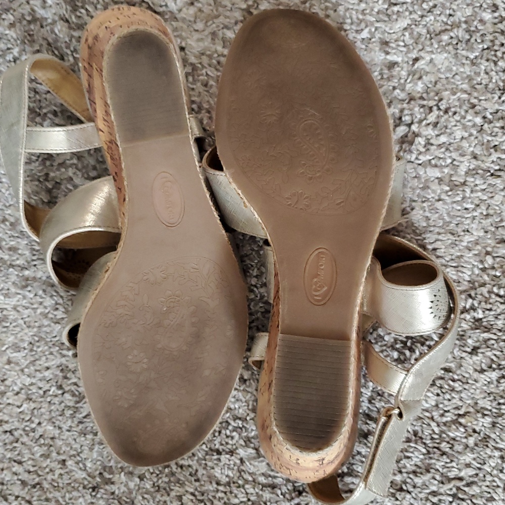 Metallic Wedge Sandals - Picture 6 of 8